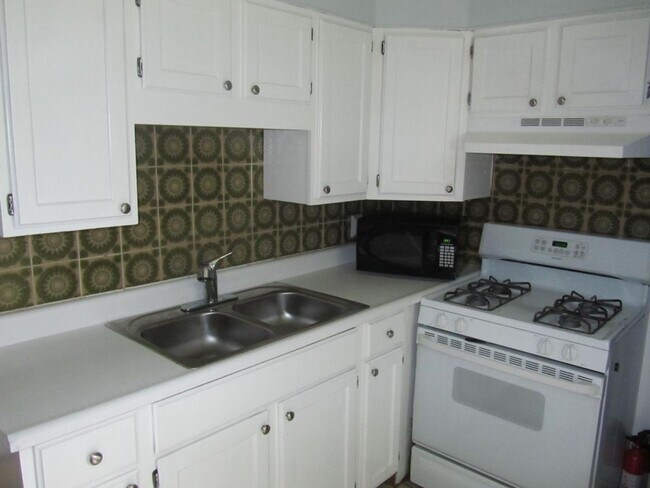 630 University Ave in Rochester, NY - Building Photo - Building Photo
