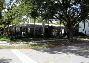 441-449 Santander Ave in Coral Gables, FL - Building Photo - Building Photo