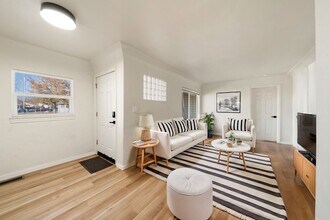 4000 S Delaware St in Englewood, CO - Building Photo - Building Photo