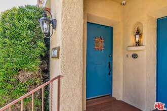 1071 Cloverdale Ave in Los Angeles, CA - Building Photo - Building Photo