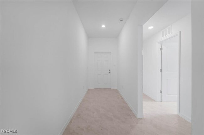 4138 E Gator Cir in Cape Coral, FL - Building Photo - Building Photo