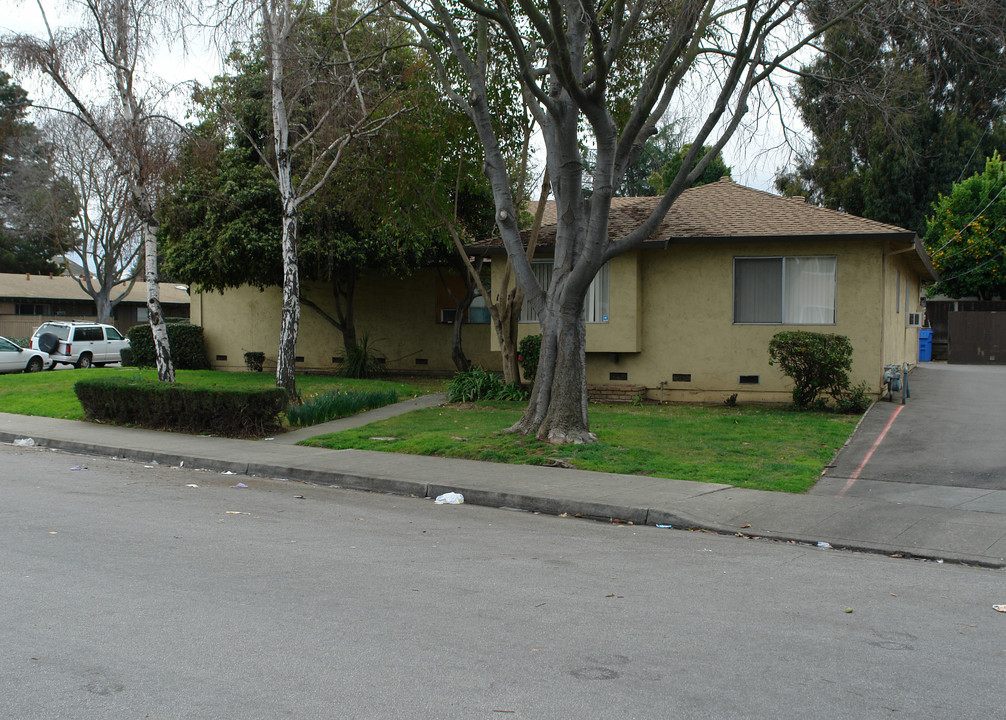 1118 Ayala Dr in Sunnyvale, CA - Foto de edificio