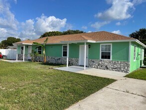 280 Sunset Dr-Unit -280 Sunset Dr. Apt. B in St. Augustine, FL - Foto de edificio - Building Photo