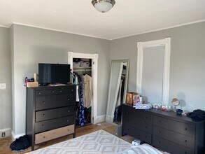 10 Burtt St, Unit 10 in Lowell, MA - Foto de edificio - Building Photo