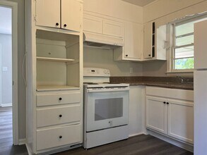 838 Needle Dr in Forest Park, GA - Building Photo - Building Photo