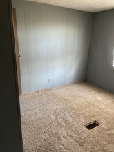 9106 OH-279 in Oak Hill, OH - Foto de edificio - Building Photo