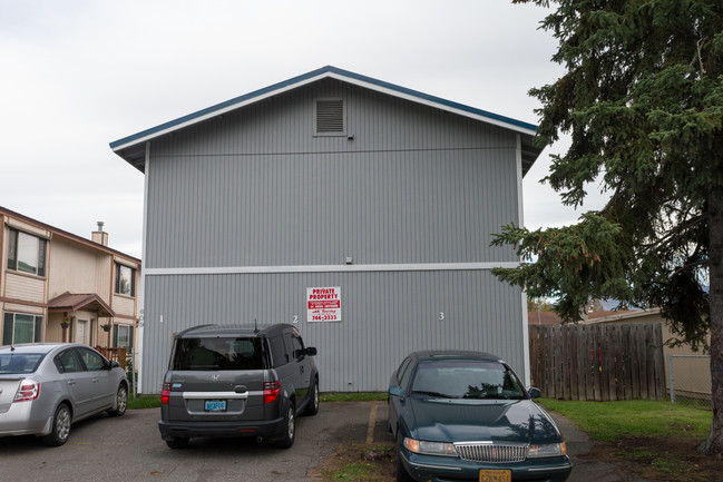 609 N Klevin St in Anchorage, AK - Foto de edificio - Building Photo