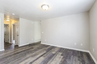 7679 Sunrise Pl E in West Jordan, UT - Foto de edificio - Building Photo