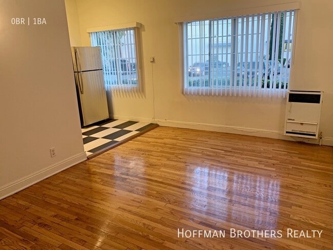 property at 652 S Dunsmuir Ave