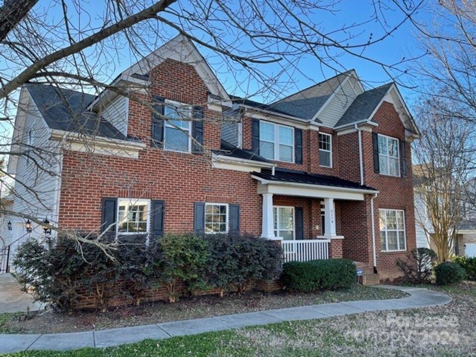 5719 Kelyn Hills Dr in Charlotte, NC - Building Photo