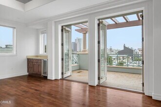 11961 Darlington Ave in Los Angeles, CA - Building Photo - Building Photo