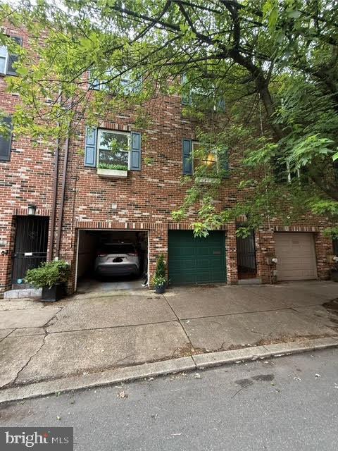 property at 1714 Bainbridge St