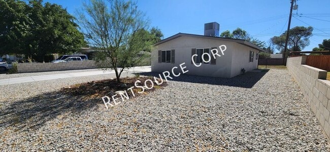 44615 4th St E in Lancaster, CA - Building Photo - Building Photo