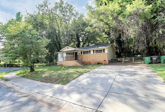 2520 Thornton Rd in Charlotte, NC - Building Photo - Building Photo