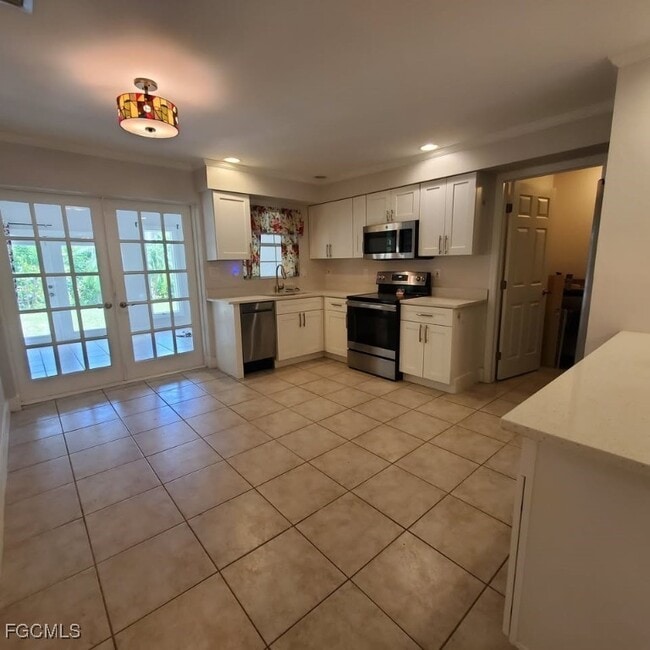 2437 Sunset Ave in Naples, FL - Building Photo - Building Photo