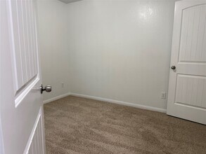 958 Oak Glen Dr in Willis, TX - Building Photo - Building Photo