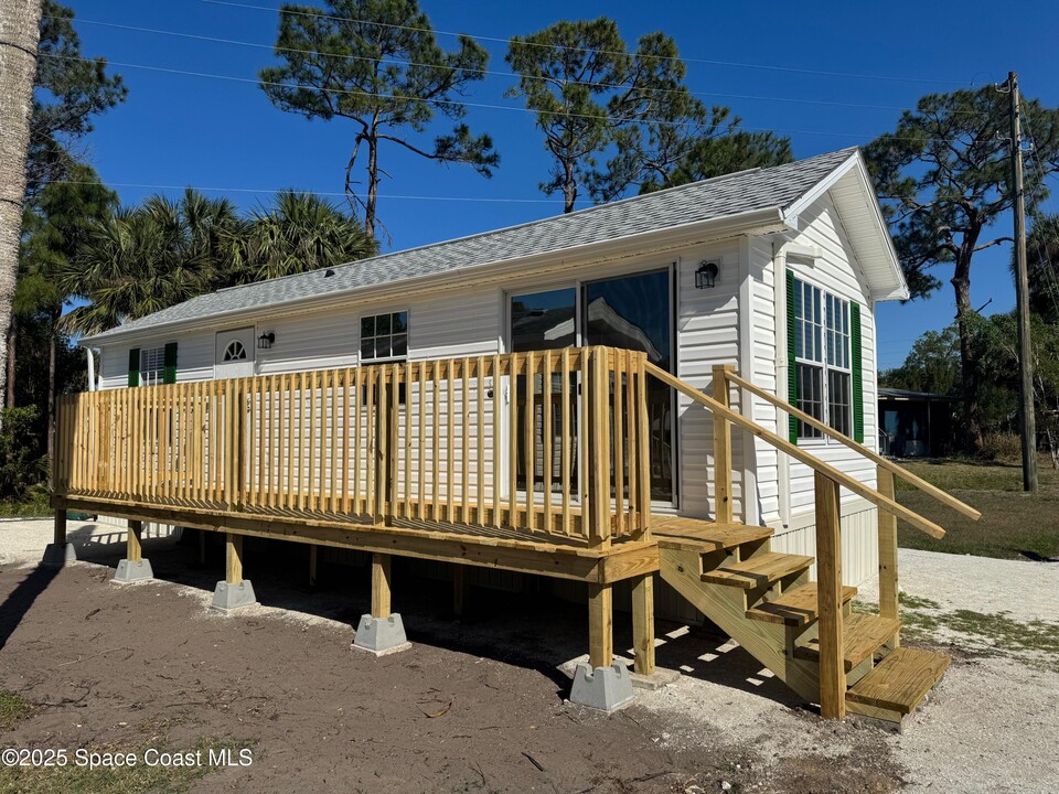 657 Snowbird Ave in Cocoa, FL - Building Photo