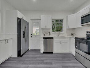 17451 NE 19th Ave in North Miami Beach, FL - Building Photo - Building Photo