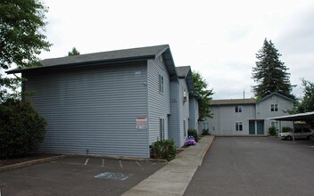 Ashley (south) in Springfield, OR - Building Photo - Building Photo