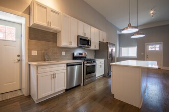 1708 S Carpenter St, Unit 1F in Chicago, IL - Building Photo - Building Photo