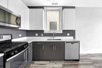 2545 W Congress Pkwy in Chicago, IL - Building Photo - Building Photo