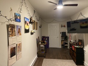 60 Westville St, Unit Room 1 in Boston, MA - Foto de edificio - Building Photo