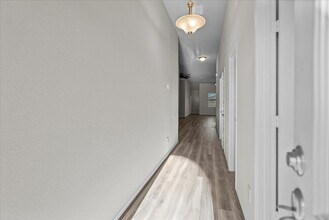 503 Thunder Cloud Dr in Mont Belvieu, TX - Foto de edificio - Building Photo