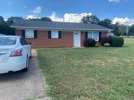 255 Roberson Rd in Forest City, NC - Building Photo