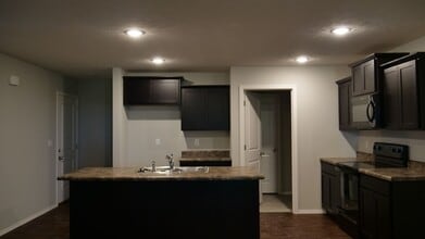 331-B Summit St in Aurora, MO - Building Photo - Building Photo