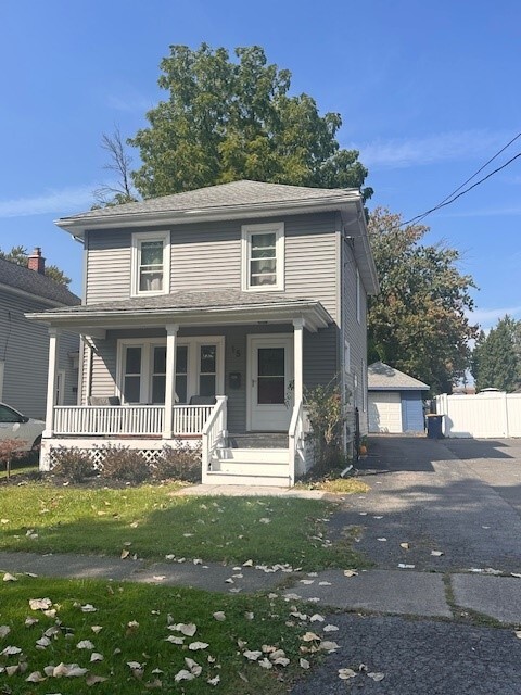 15 Minard St in Lockport, NY - Building Photo