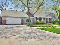 1040 N Lawrence Ct in Wichita, KS - Building Photo - Building Photo