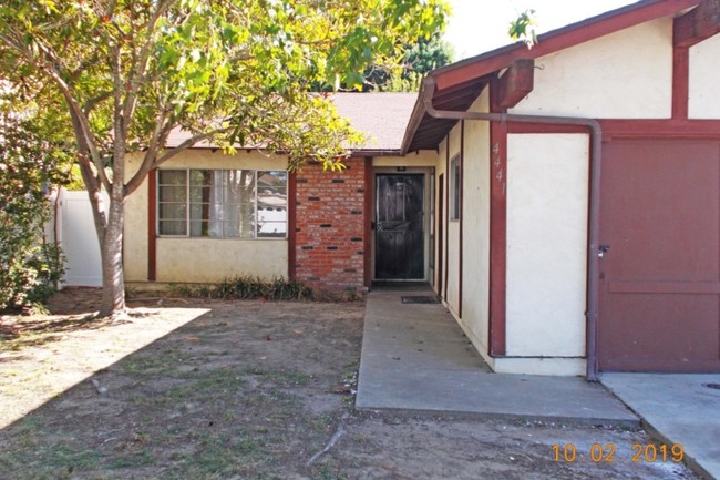 4441 Huggins St in San Diego, CA - Building Photo - Building Photo