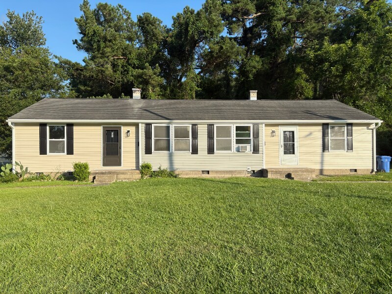 241 York St in Jacksonville, NC - Building Photo