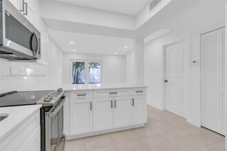 508 NW 11th St in Miami, FL - Building Photo - Building Photo