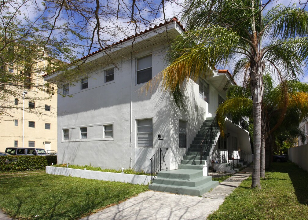 115 Zamora Ave in Miami, FL - Building Photo