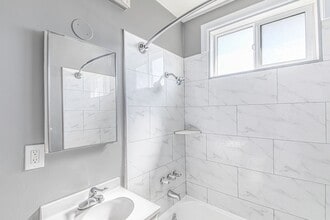 210 E 29th St in Long Beach, CA - Building Photo - Building Photo