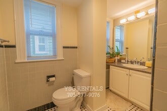 193 Cypress St, Unit #2 in Brookline, MA - Building Photo - Building Photo