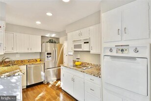 5330 36th St N in Arlington, VA - Building Photo