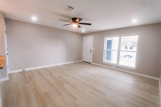 345 FM86 in Luling, TX - Building Photo - Building Photo