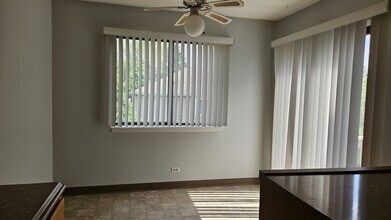 299 Pembridge Ln in Schaumburg, IL - Building Photo - Building Photo