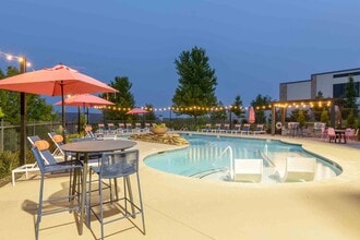 Aventura Falcon Valley in Lenexa, KS - Building Photo - Building Photo