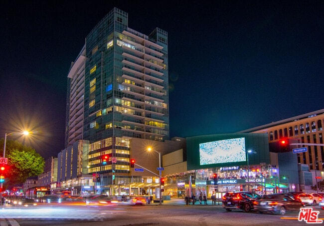 3785 Wilshire Blvd in Los Angeles, CA - Building Photo - Building Photo