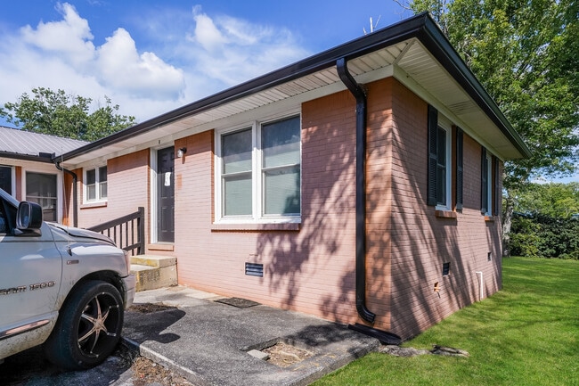 416 Greggview St in McMinnville, TN - Foto de edificio - Building Photo