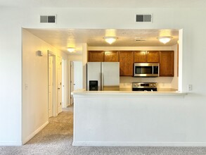 194 Albion Village Way in Sandy, UT - Foto de edificio - Building Photo