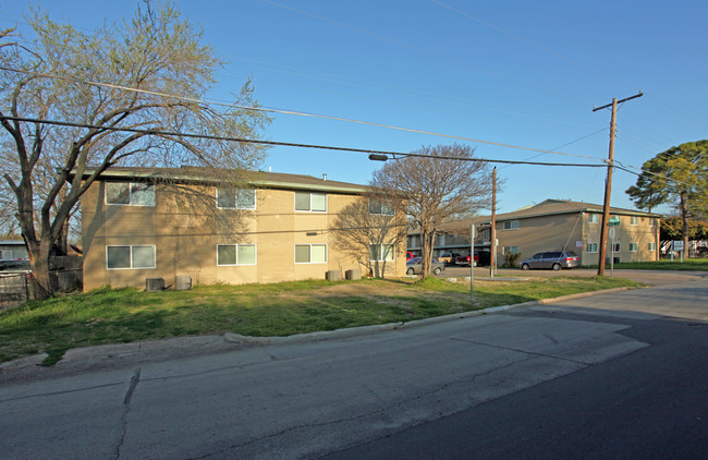 French Street Apartments in Irving, TX - Building Photo - Building Photo