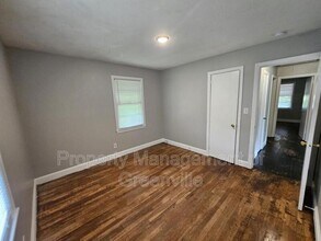 6 Prosperity Ave in Greenville, SC - Foto de edificio - Building Photo