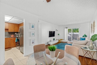 Windsor Forest in Pompano Beach, FL - Building Photo - Interior Photo