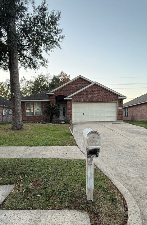 22031 Falvel Dr in Spring, TX - Building Photo