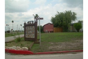 100 N Helen Moore Rd in San Benito, TX - Building Photo