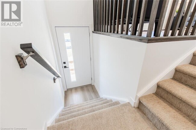 219 Burke St in Waterdown, ON - Building Photo - Building Photo